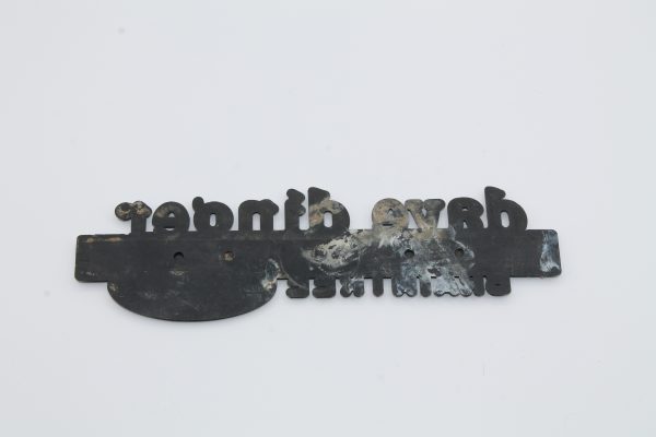 Dave Dinger Ford Braintree, MA Dealer Emblem - Plastic - Image 2